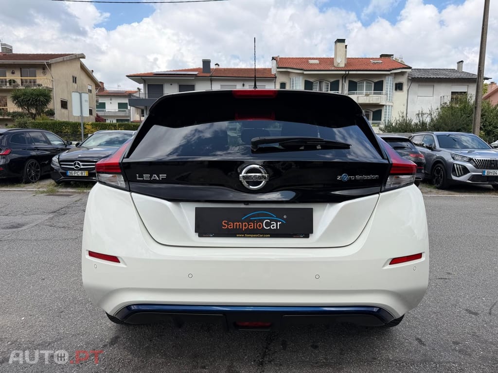 Nissan Leaf N-Connecta Two Tone