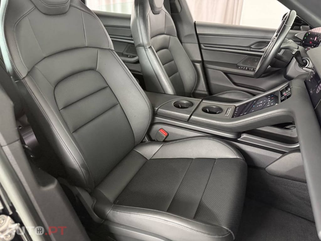 Porsche Taycan 4 