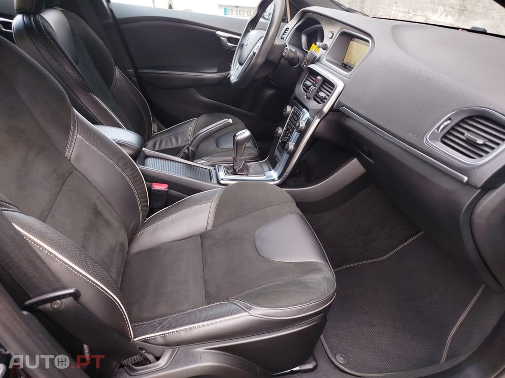 Volvo V40 2.0 D4 R-Design