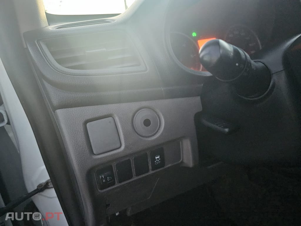 Mitsubishi L200 2.4 DI-D CD Invite 4WD