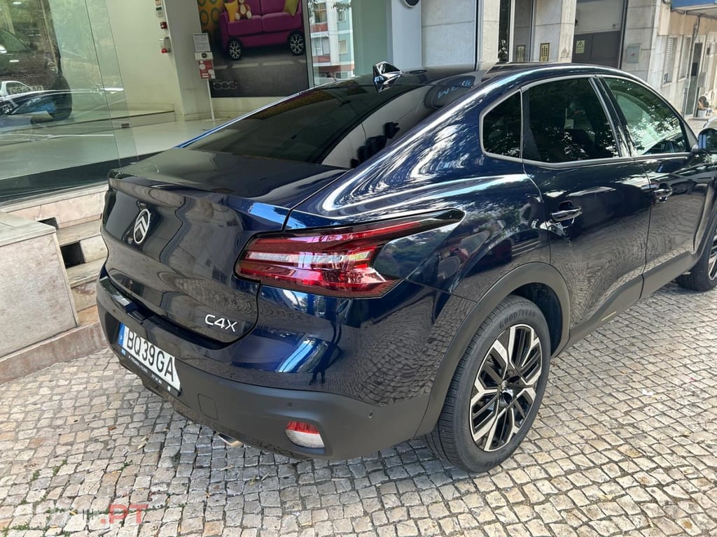 Citroën C4 X 1.2 Hybrid Max e-DSC6 — fotografia 3