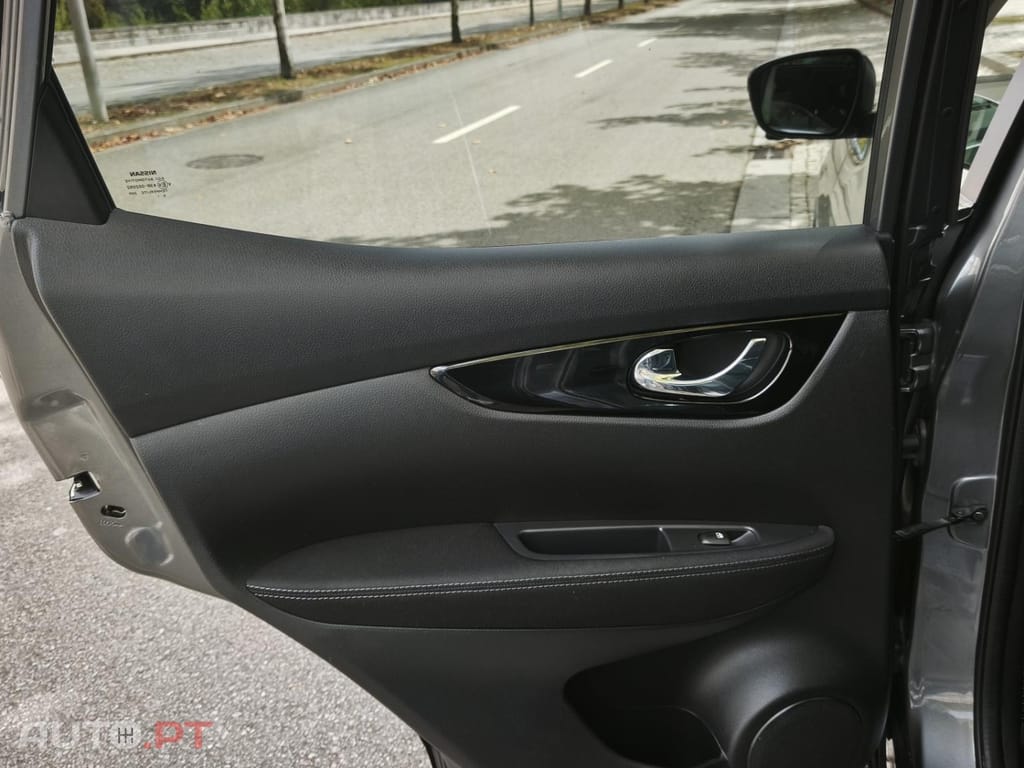 Nissan Qashqai 1.3 DIG-T N-Connecta J18 Led