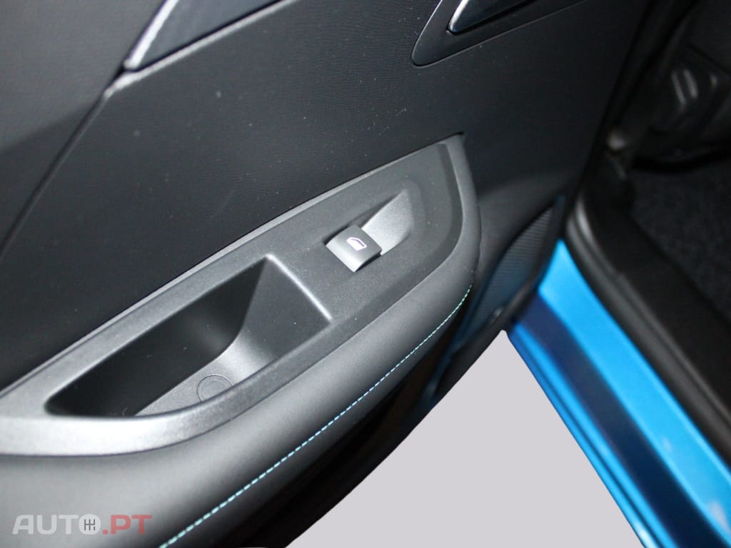 Peugeot E-2008 ALLURE PACK 
