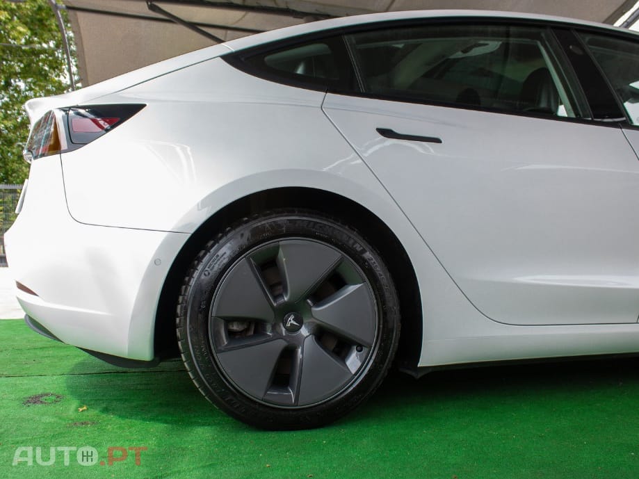 Tesla Model 3 Standard Range Plus RWD