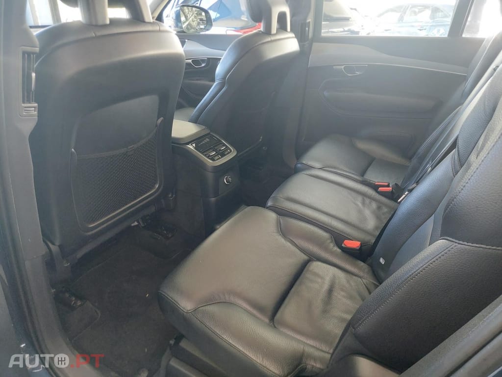 Volvo XC90 2.0 T8 PHEV Momentum Plus AWD