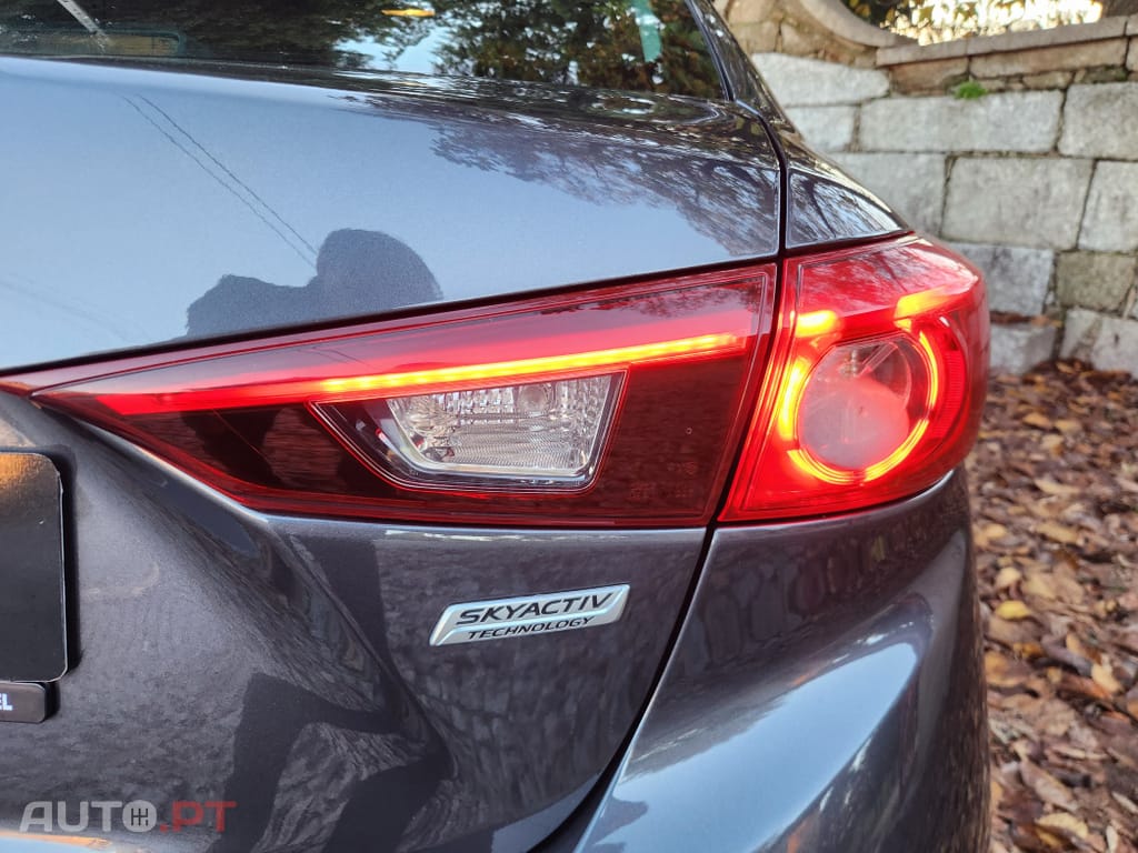 Mazda 3 1.5 Sky-D Excellence Navi