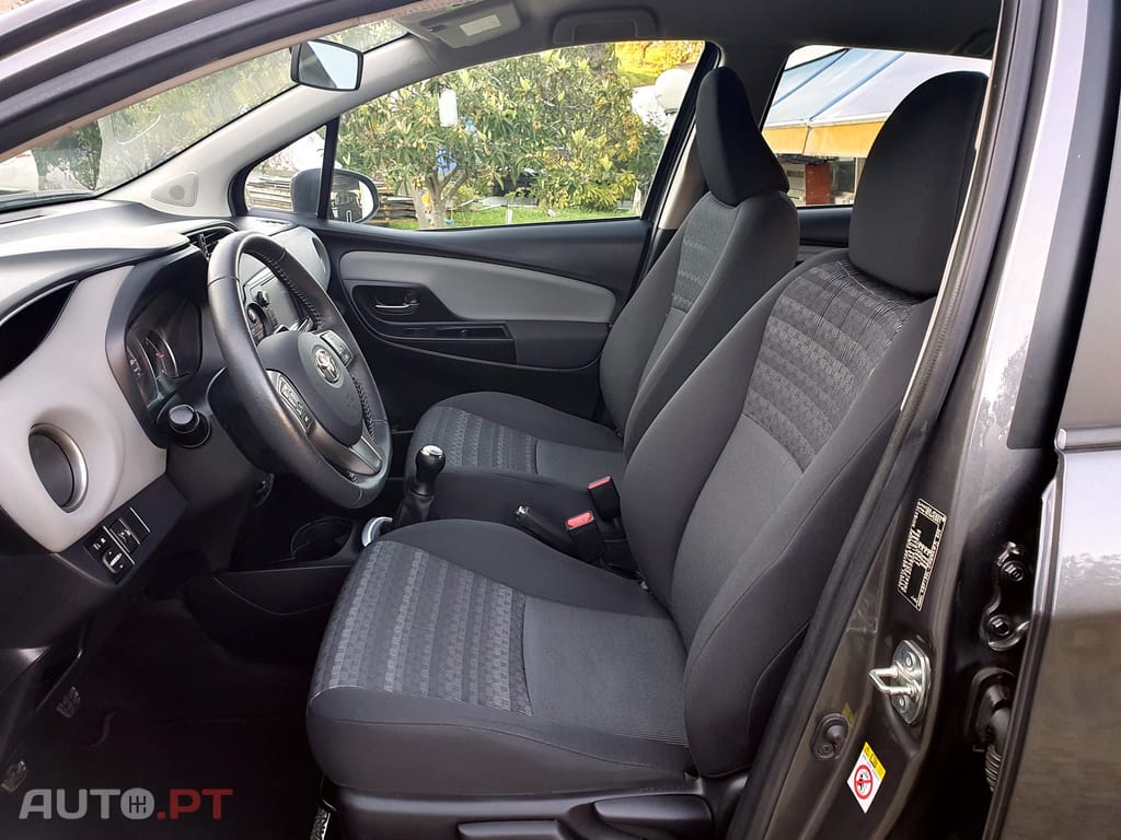 Toyota Yaris 1.0 VVT-i Comfort+Pack Style+Pack Techno+Navi
