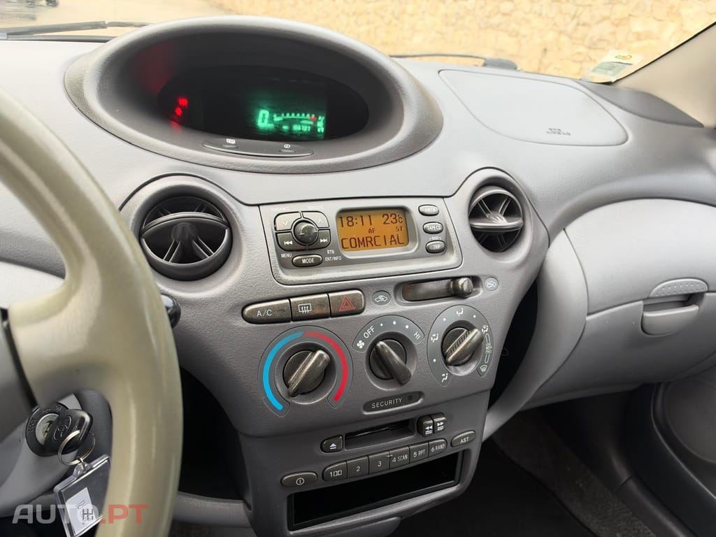 Toyota Yaris 1.0 VVT-I