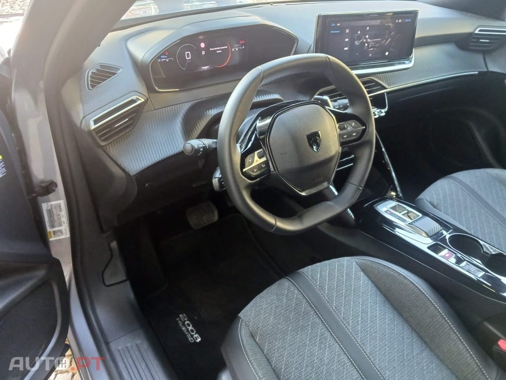 Peugeot 2008 1.2 Hybrid Allure e-DCS6