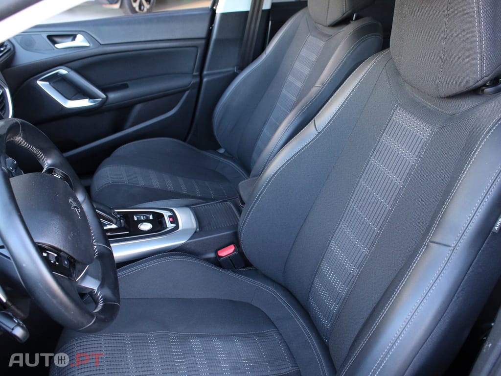 Peugeot 308 1.2 PureTech Allure EAT8