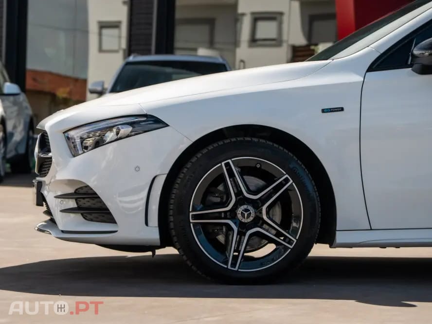 Mercedes-Benz A 250 e 8G-DCT AMG Line
