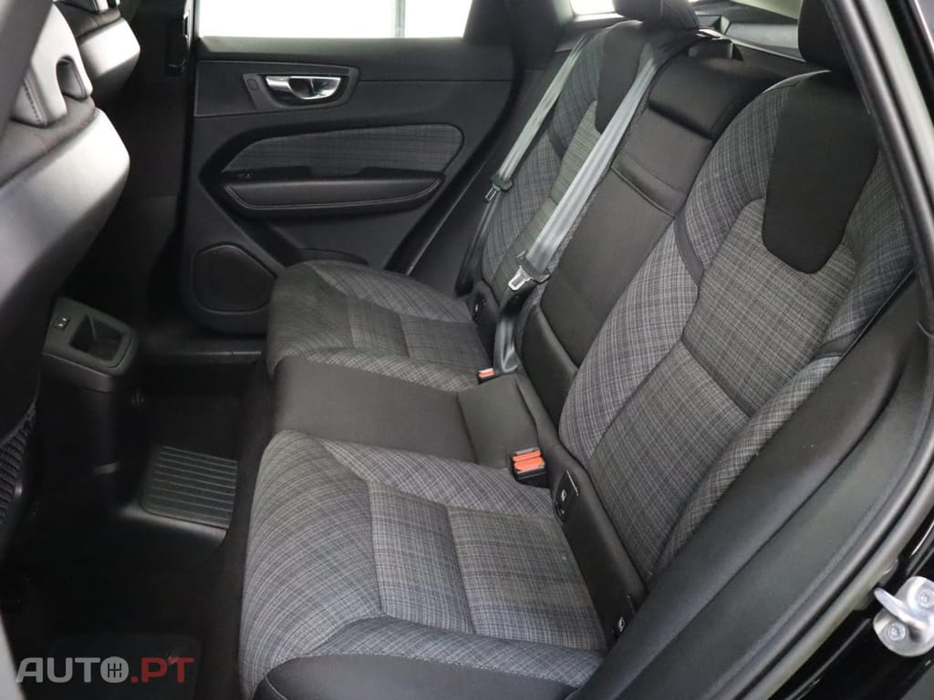Volvo XC60 2.0 T6  AWD PHEV Core Auto