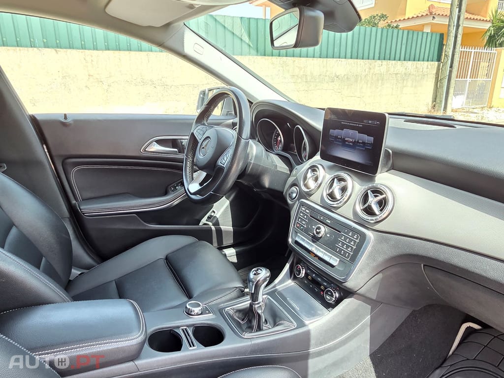 Mercedes-Benz CLA 180 Shooting Brake Urban Fleet Pack Plus