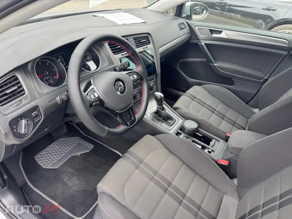 Volkswagen Golf Variant 1.6 TDi Highline DSG