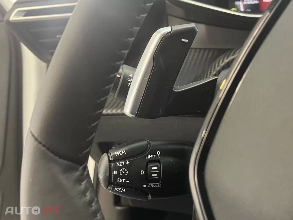 Peugeot 2008 1.2 PureTech Allure EAT8