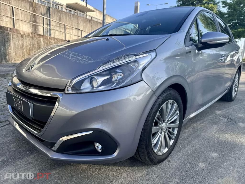 Peugeot 208 1.2 PureTech Signature