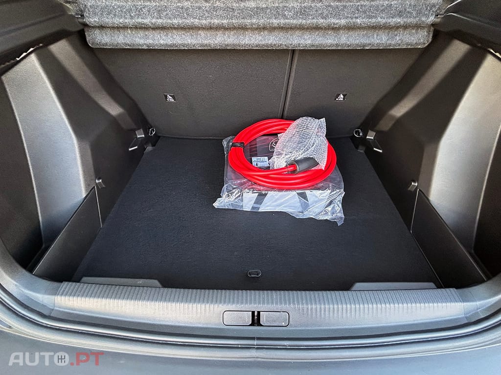 Peugeot E-2008 54 kWh Active
