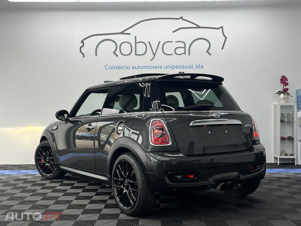 MINI Cooper John Cooper Works