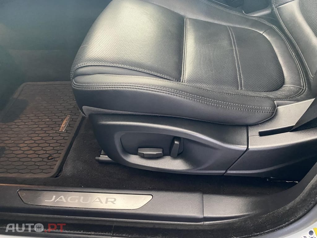 Jaguar E-Pace 2.0 i4D R-Dynamic S