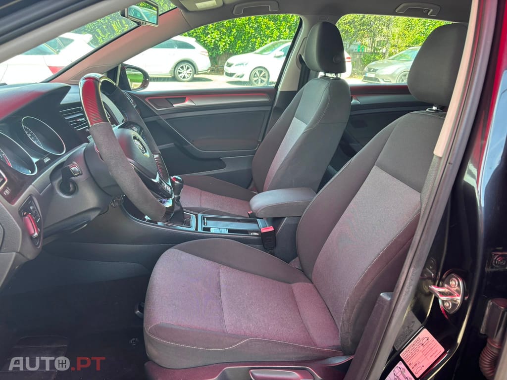 Volkswagen Golf 1.6 TDi BlueMotion Confortline