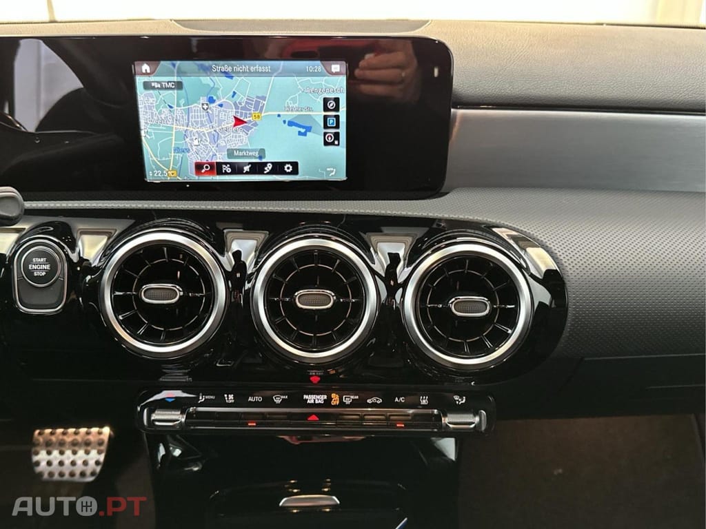 Mercedes-Benz A 250 I.V.A DEDUTIVEL AMG Line