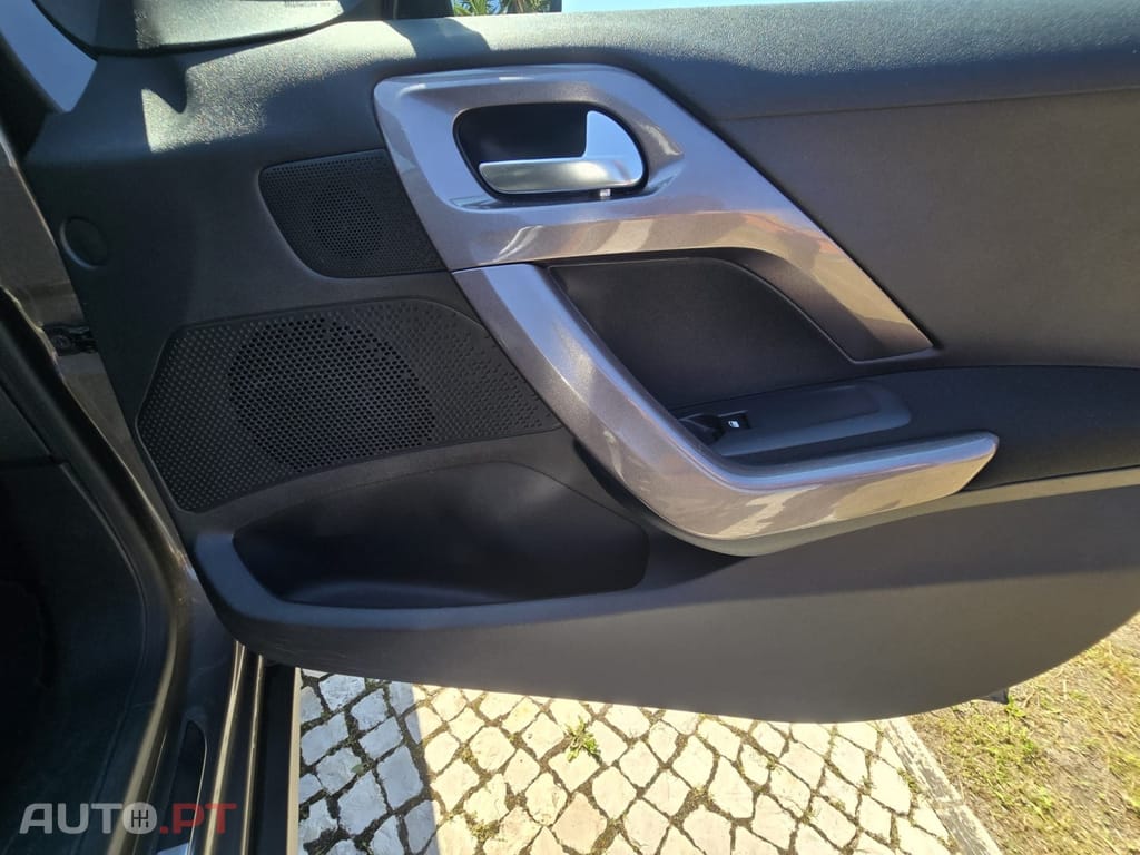 Peugeot 2008 1.2 PureTech Style