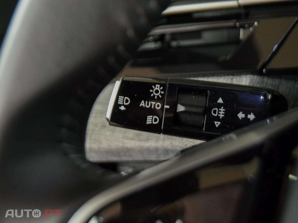 Peugeot 3008 1.2 Hybrid Allure e-DCS6