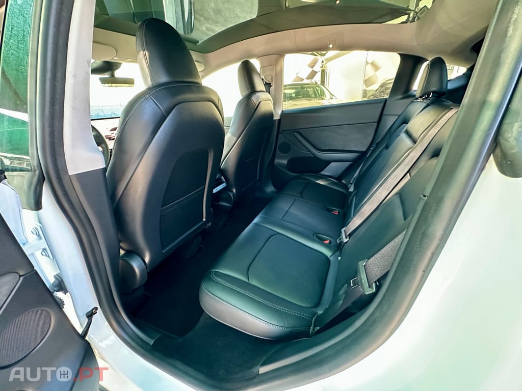Tesla Model Y Tração Traseira — fotografia 11