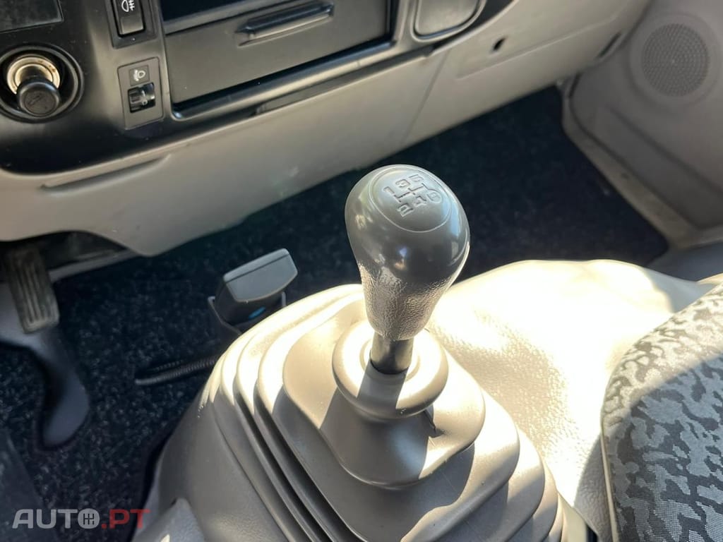 Toyota Dyna 3.0 D4D  6 LUGARES BASCULA