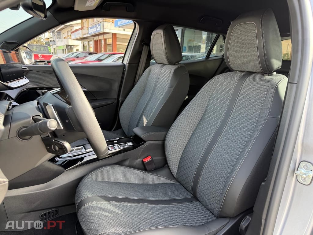 Peugeot 2008 1.2 Hybrid Allure e-DCS6