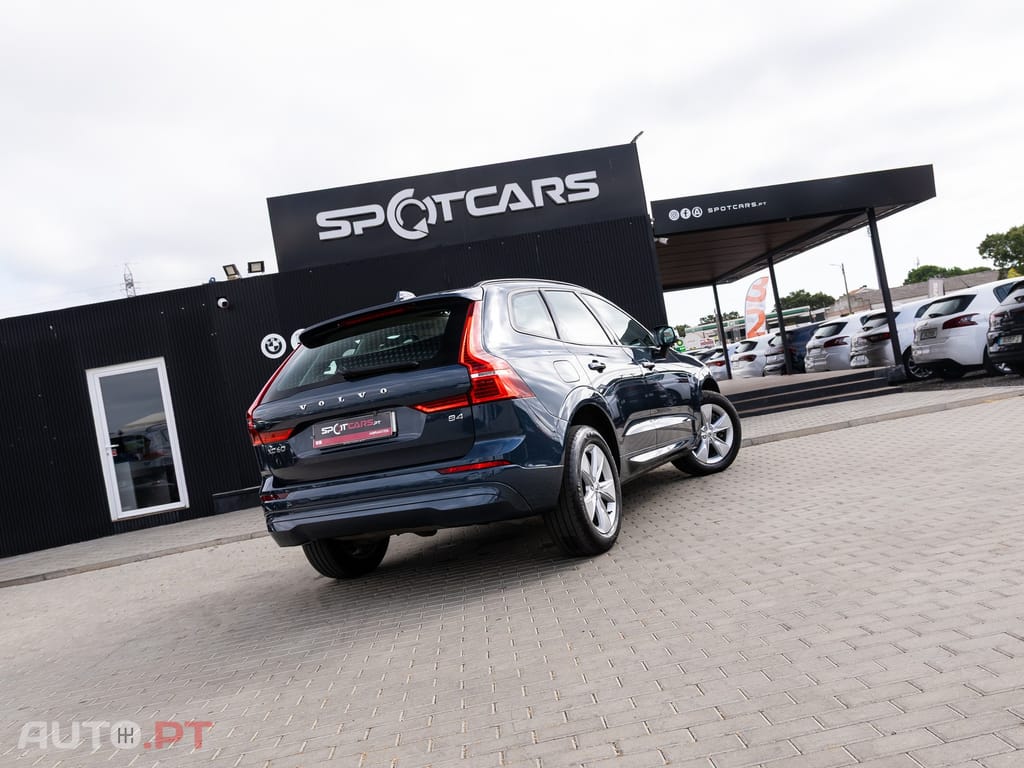 Volvo XC 60 2.0 B4 Momentum — fotografia 9