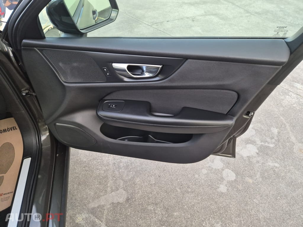 Volvo V60 2.0 D3 Momentum Plus