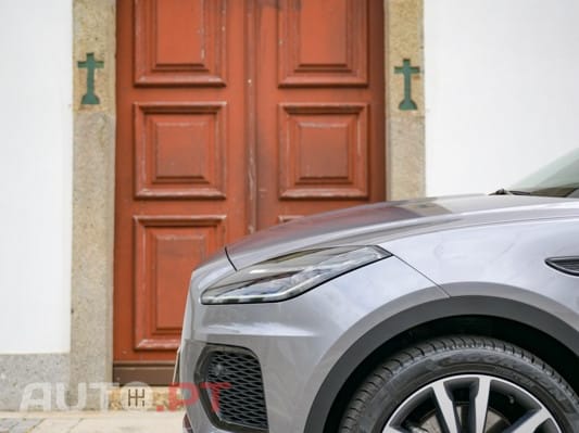 Jaguar E-Pace 1.5 P300e R-Dynamic SE AWD Aut.