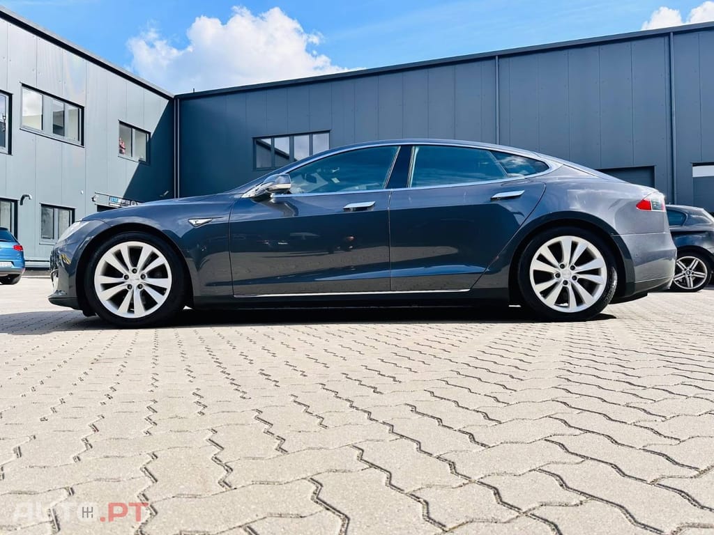 Tesla Model S 85D