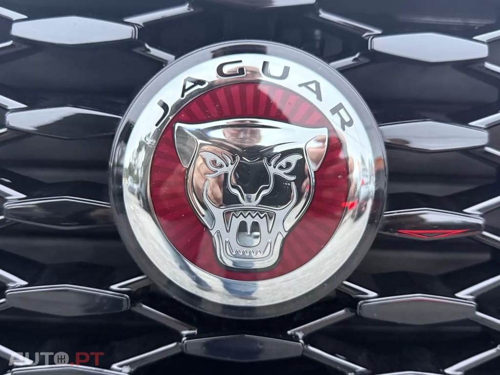 Jaguar E-Pace 1.5 P300e R-Dynamic SE AWD Aut. — fotografia 5