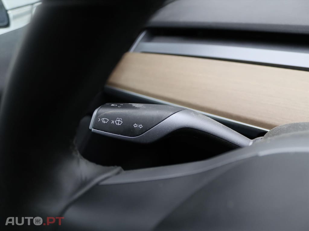 Tesla Model 3 Standard RWD Plus AUTOPILOT