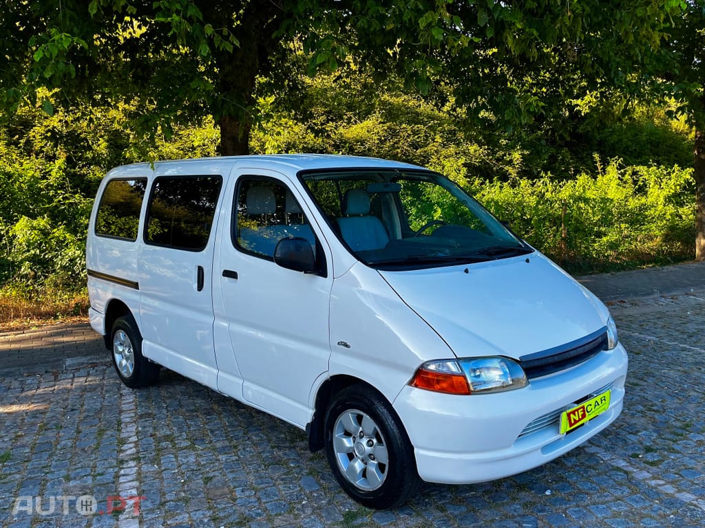 Toyota HiAce 9 Lugares