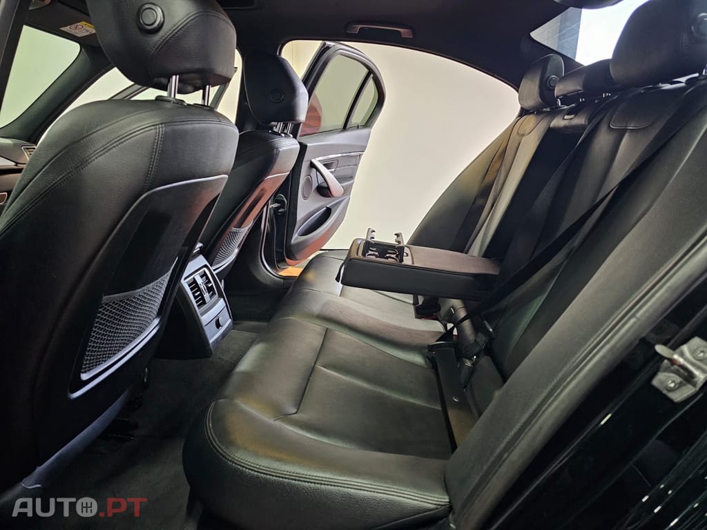 BMW 330 iPerformance Pack M