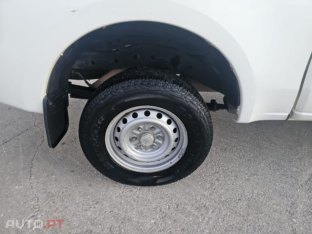 Mitsubishi L200 2.4 DI-D CD Invite 4WD