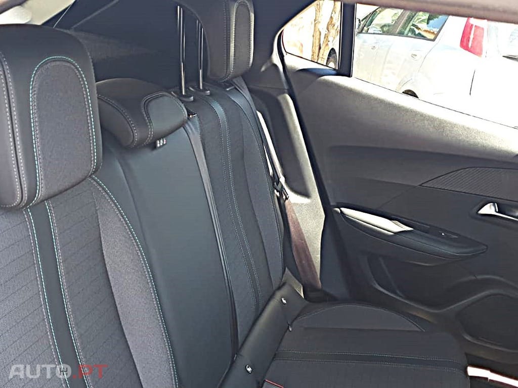 Peugeot 2008 1.2 PureTech Allure Pack EAT8