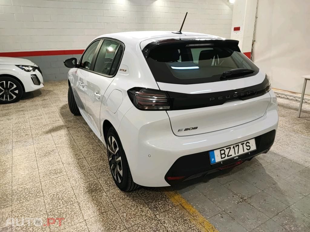 Peugeot E-208 50 kWh Style