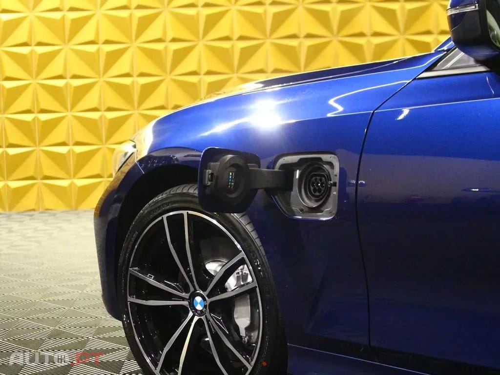 BMW 330 e Line Luxury Auto