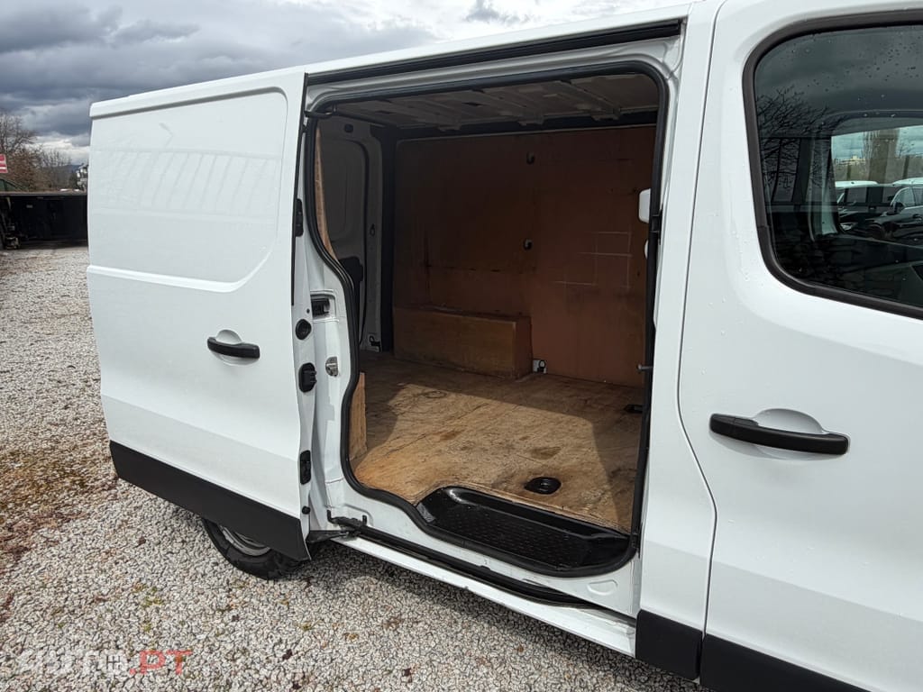 Renault Trafic 1.6 dCI 3LUG c/GPS Iva Dedutível