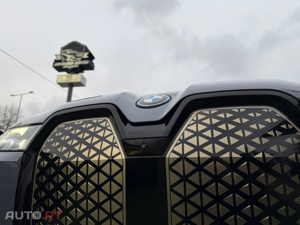 BMW iX xDrive 40 Pack Desportivo