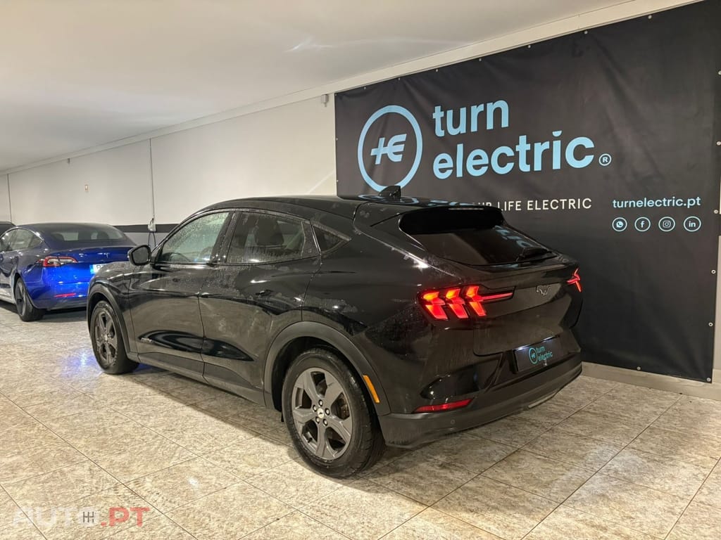 Ford Mustang Mach-E Standard