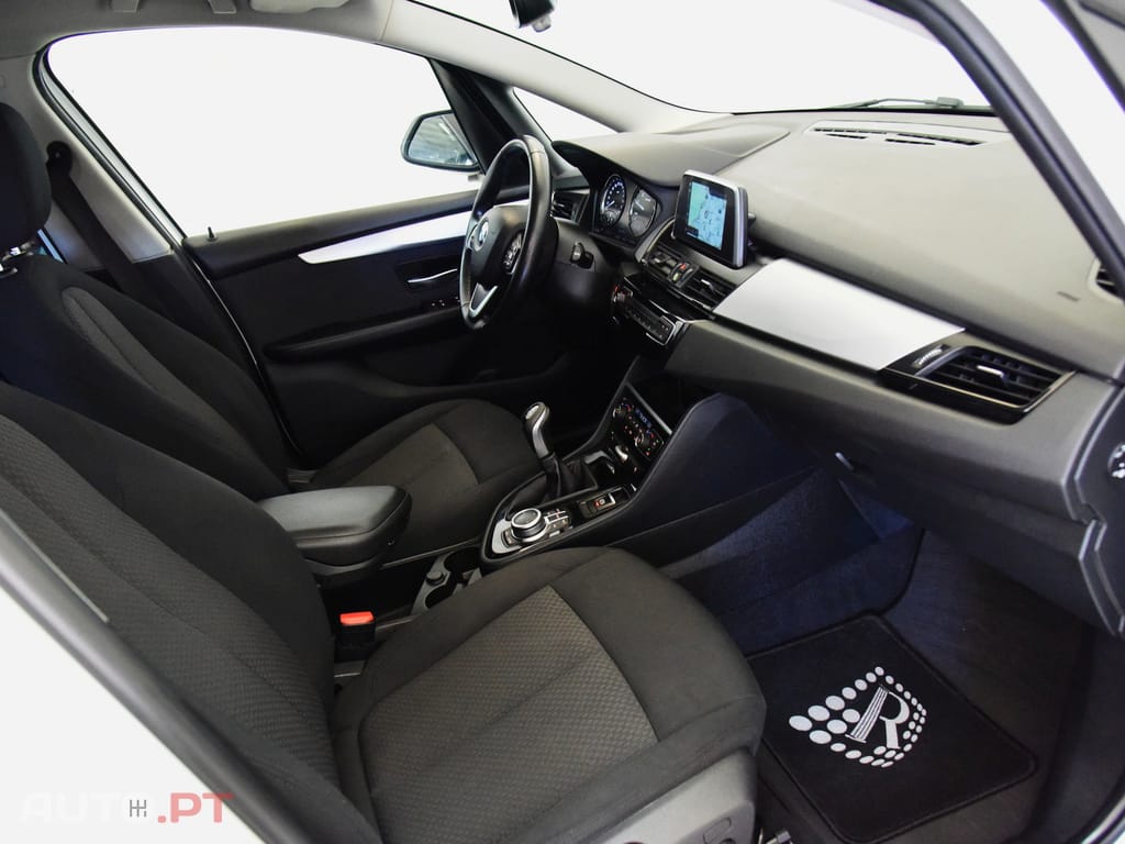 BMW 216 i 7L Advantage