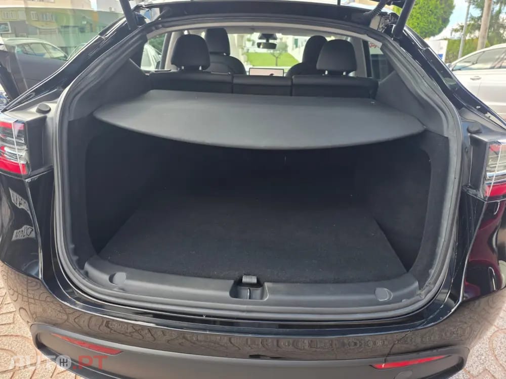 Tesla Model Y RWD