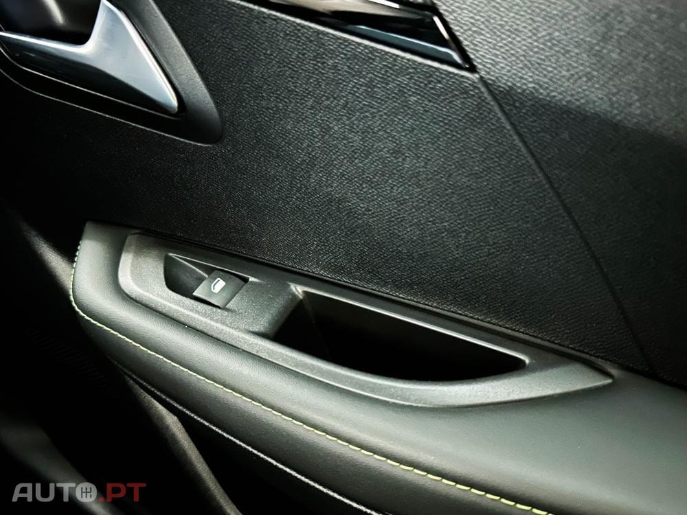 Peugeot E-208 50 kWh GT Pack