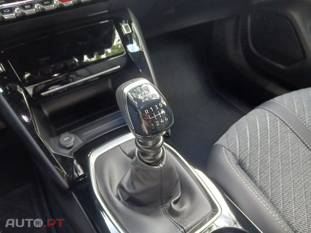 Peugeot 2008 1.2 PureTech Allure Pack