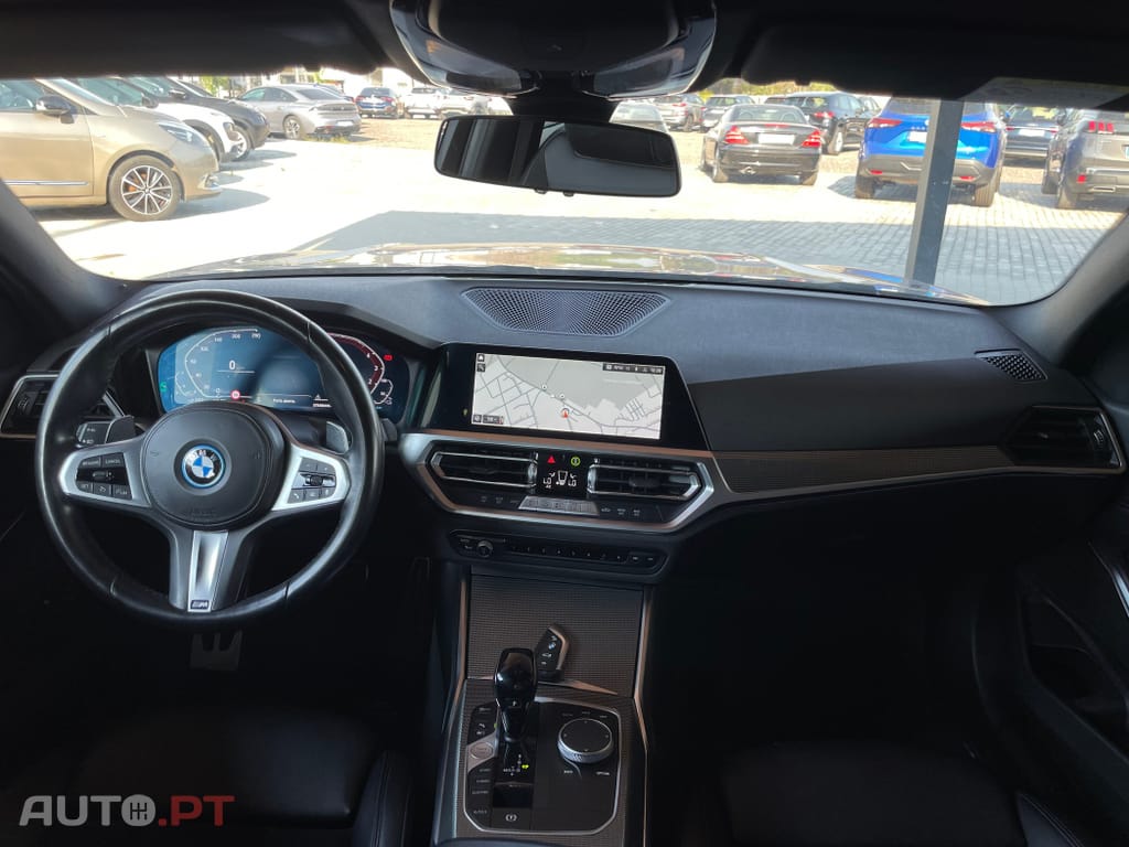BMW 330 e Touring Pack M Auto